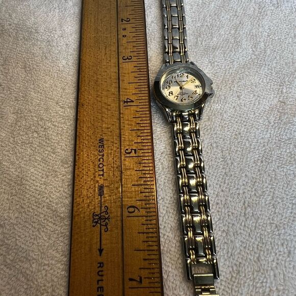 Milan Women\'s watch. Pearl opalescent face. MLN896, PC22A Great Condition. main image 6